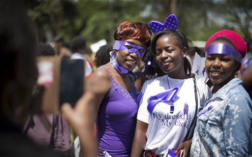 Mujeres marchan en Kenia por vestirse como quieran