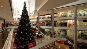 Comerciantes se esfuerzan por tener cantidad y variedad de mercancía para Navidad