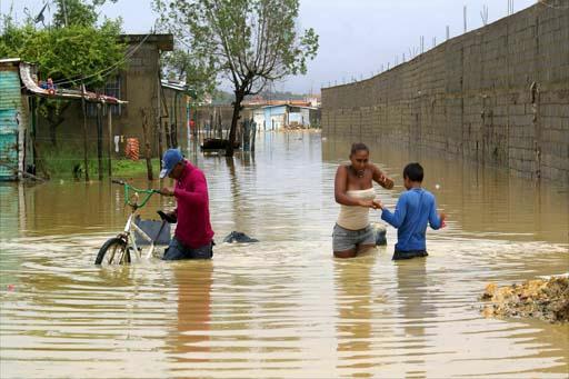 Más de 80 familias afectadas por fuertes lluvias en Coro