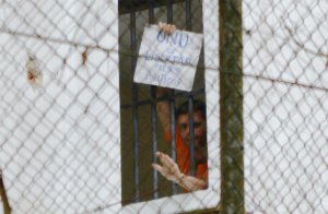 Leopoldo López: Tengo tres semanas aislado sin ver el sol