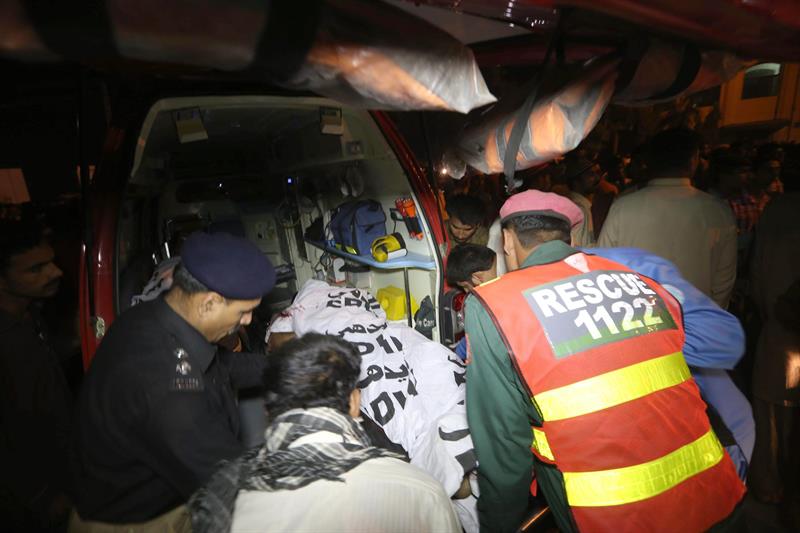 Atentado suicida dejó 54 muertos y 88 heridos en Pakistán