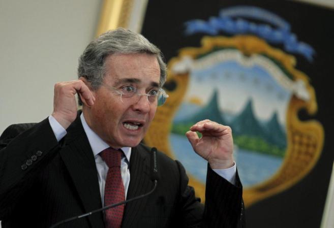 Uribe: Visita de Pastrana a Venezuela salva el honor de Colombia