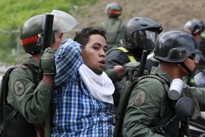 Más de 3 mil arrestos arbitrarios tras protestas de febrero