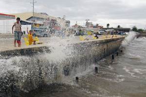El tifón Hagupit toca tierra en Filipinas