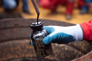 Petróleo venezolano subió seis dólares cerrando en 44,64 por barril