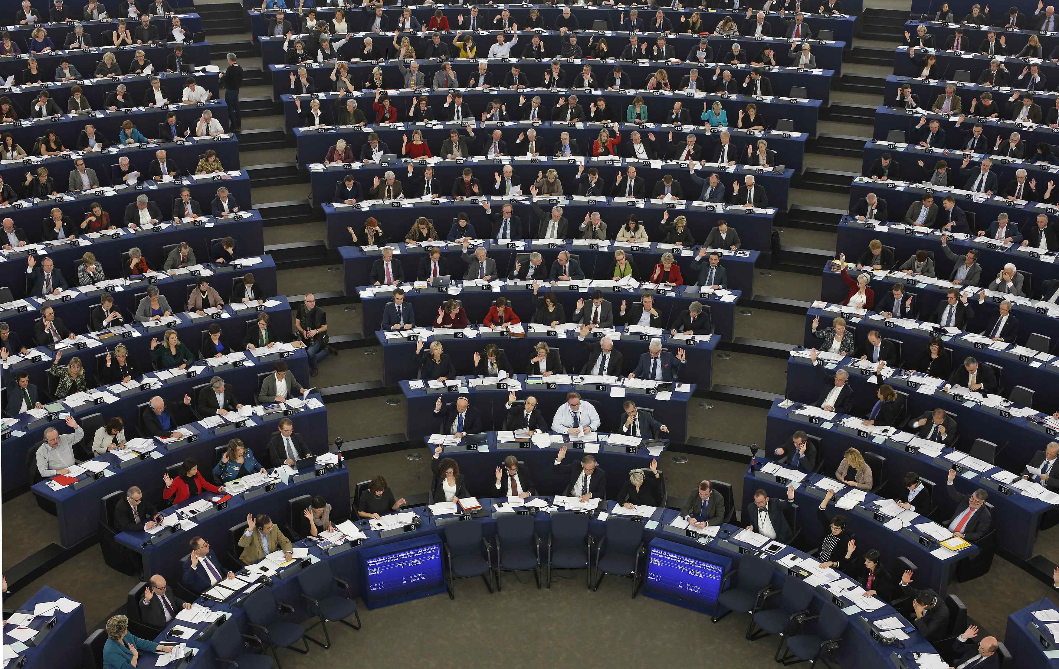 La Eurocámara pide reformar la UE con una revisión de los Tratados