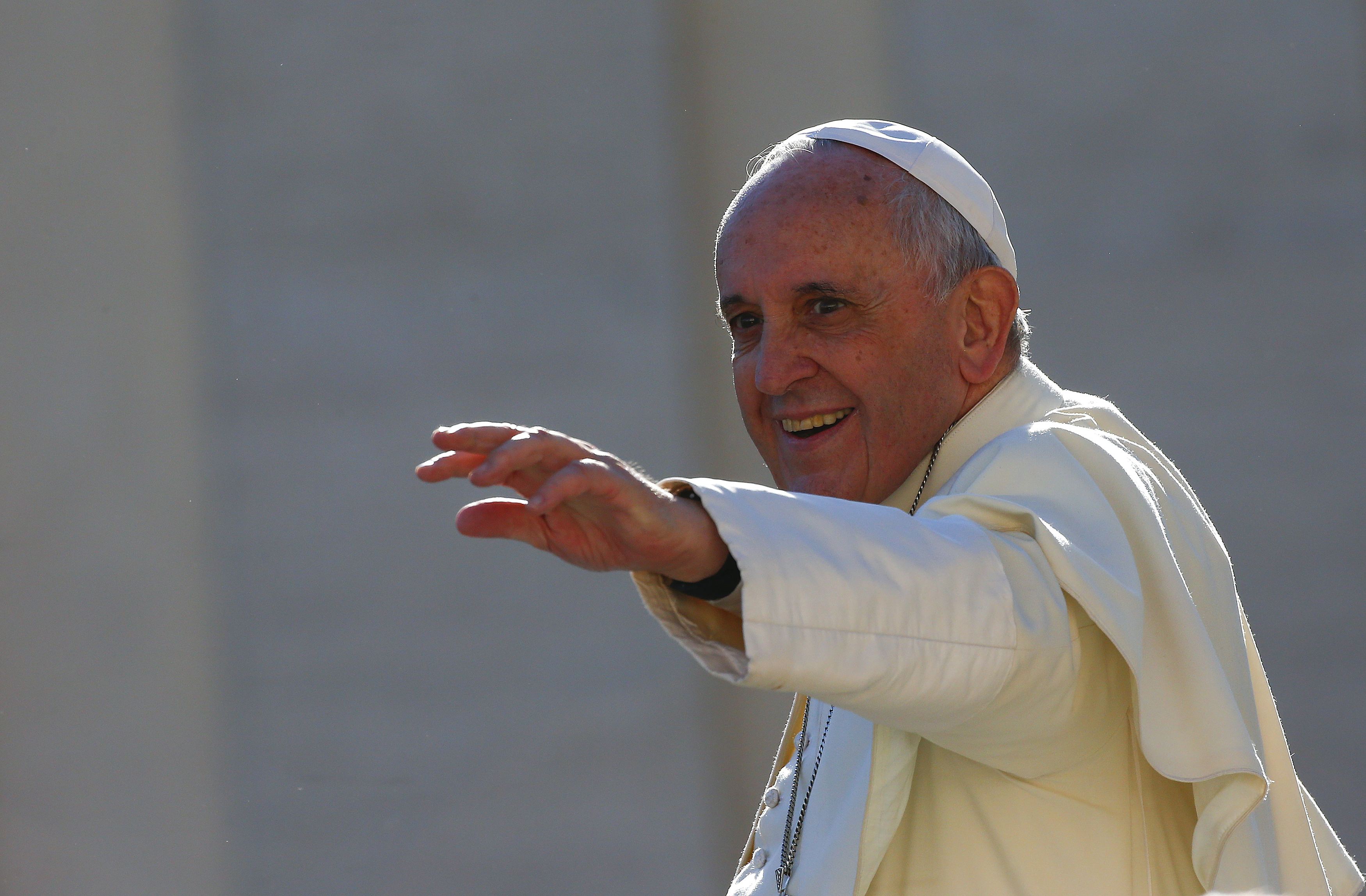 El papa Francisco dice que hoy todos estamos contentos por acercamiento de EEUU y Cuba