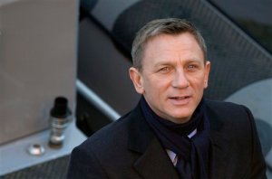 Operan a Daniel Craig tras lesionarse en rodaje de “James Bond”