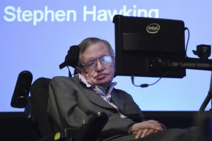 La NASA describe a Stephen Hawking como un gigante entre hombres