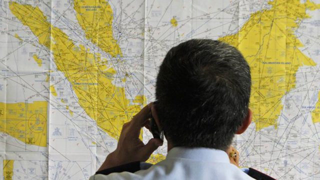 Suspendieron búsqueda del avión de AirAsia desaparecido