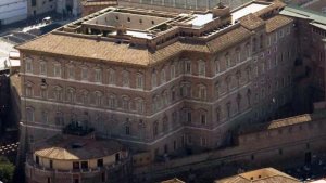 Incautaron las cuentas millonarias de 2 altos cargos del Banco Vaticano por malversación