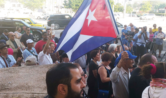 Arresto de activistas empaña Fin de Año en Cuba de renovadas expectativas