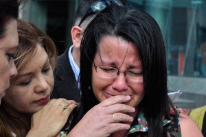 FOTO: Madre de Bassil rompe en llanto ante la ONU