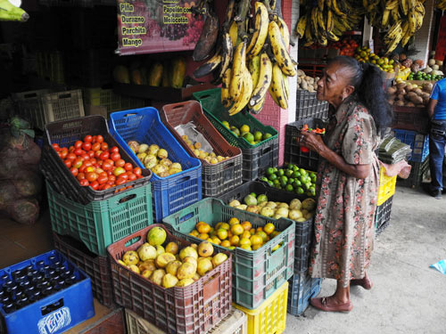 Comerciantes de frutas registran ventas bajas