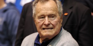 George H.W. Bush sale del hospital