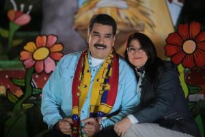 El retrato navideño de Maduro y Cilia (Fotos)