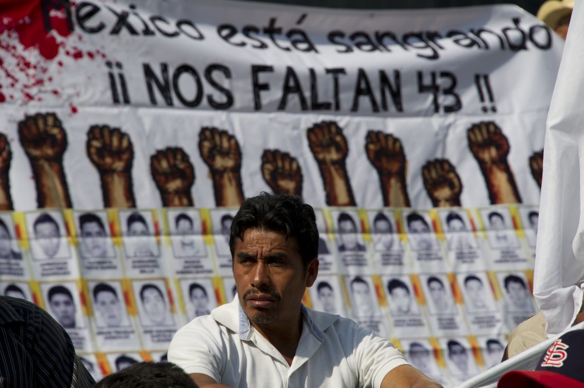 Implican a dos policías federales en caso de los 43 estudiantes mexicanos desaparecidos