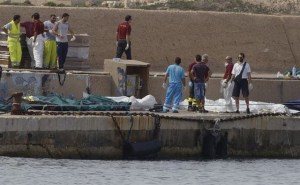 Al menos 30 muertos tras naufragio de embarcación frente a costas de Libia