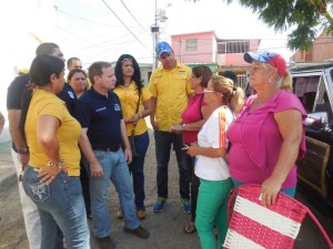 Vecinos del barrio Ricardo Aguirre le piden al niño Jesús asfaltado
