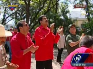 Maduro entrega financiamiento a productores de Barinas