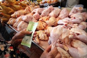 Aumenta el precio del pollo en los mercados