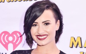 Sin una gota de maquillaje, Demi Lovato posa para la revista Allure (Foto)