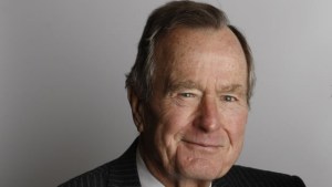 Expresidente George H. W. Bush es hospitalizado por insuficiencia respiratoria