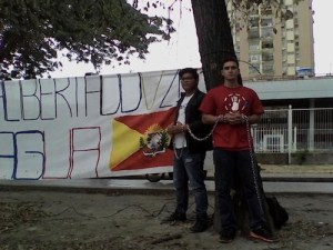 Estudiantes se encadenan en Maracay (Fotos)