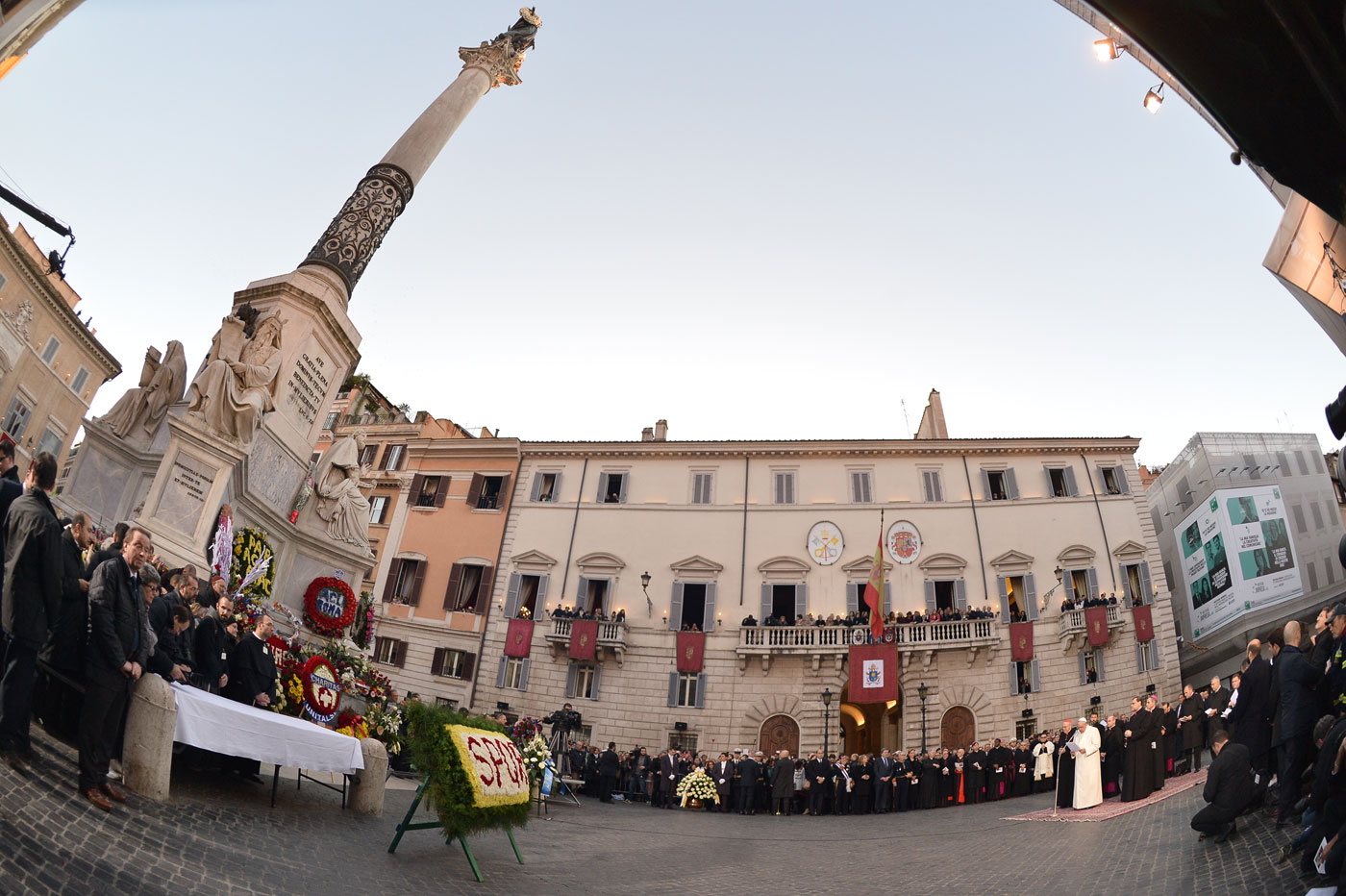 Homenaje a la Inmaculada Concepción en la plaza España de Roma (Fotos)