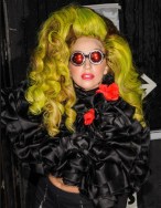¡Ardiente! A Lady Gaga se le vio todo con este diminuto bikini (FOTOS)