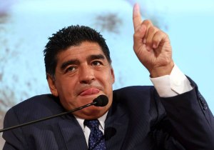 Maradona renueva contrato con Telesur y protagonizará una película
