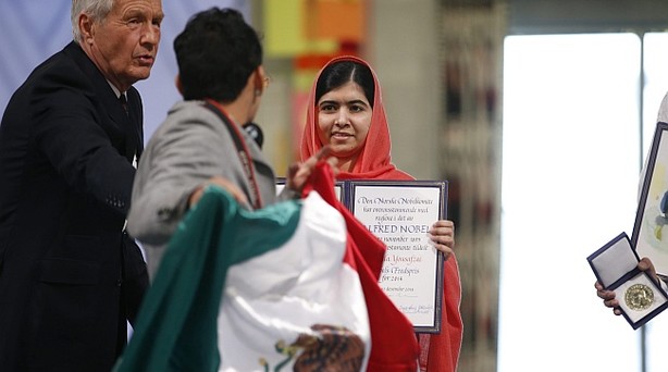 Mexicano que irrumpió en ceremonia del Nobel fue deportado