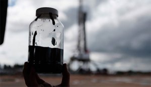 El petróleo cae antes de conocerse el estado de las reservas estadounidenses