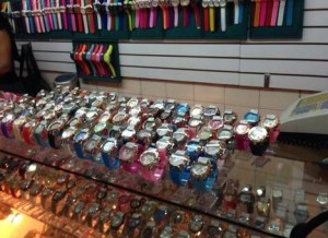 Detienen a 18 personas por venta ilegal de cinco mil relojes falsos en centro de Caracas