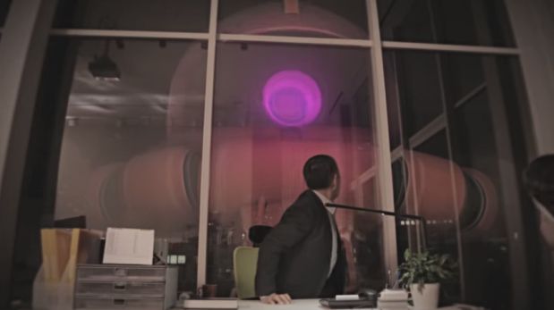 El robot gigante en la oficina ya es viral (VIDEO)