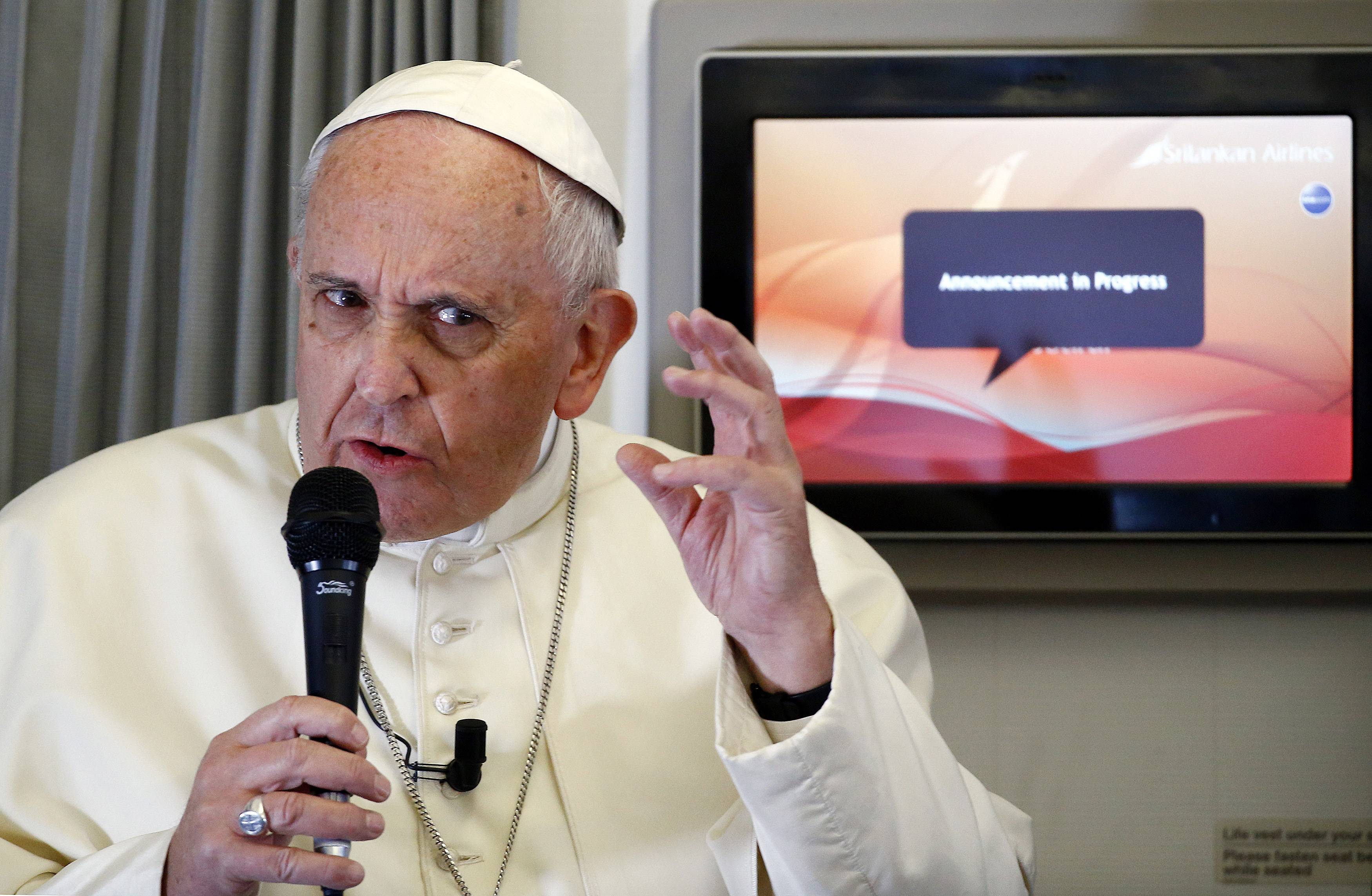 El Vaticano dice que el Papa no justificó la violencia en sus declaraciones