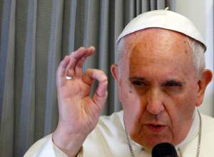 El Papa critica persecución a los cristianos en Viernes Santo