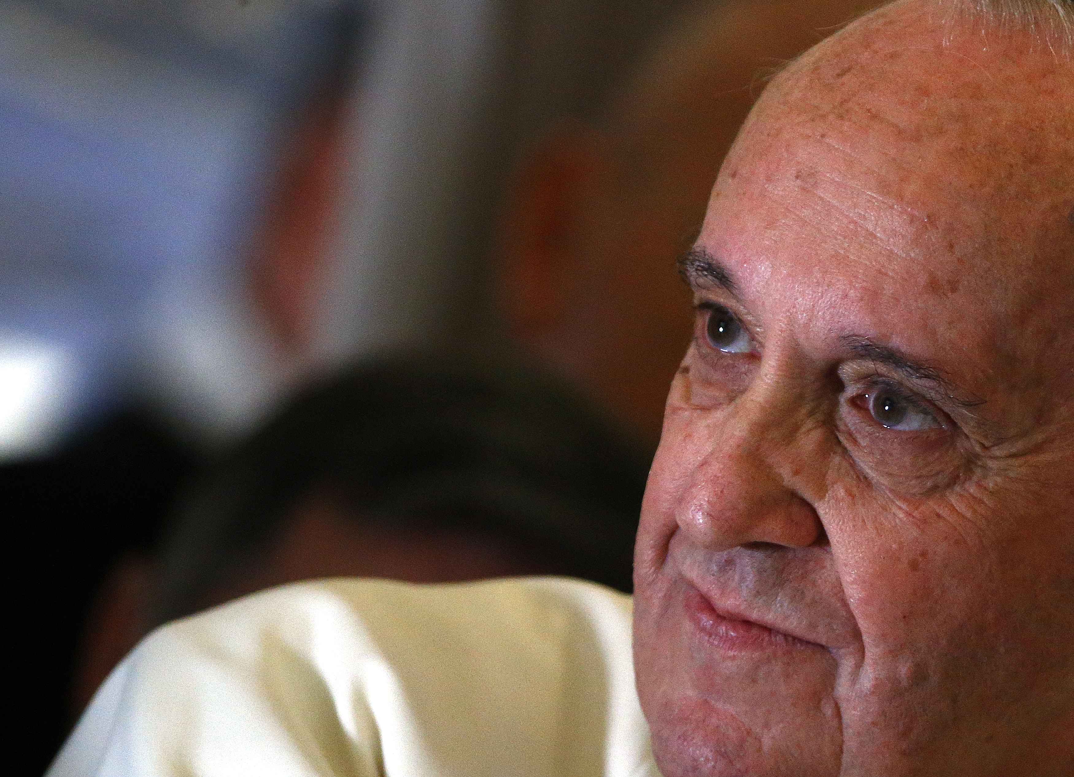 El Papa manda sus condolencias a familiares de víctimas en avión siniestrado