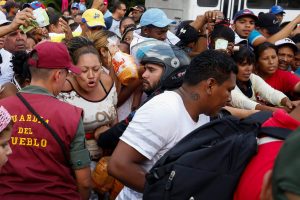 Escasez y aumento de precios convierten el 2015 en el año negro de los venezolanos