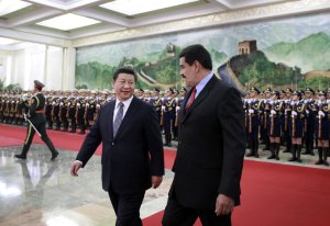 China queda en posición incómoda con Venezuela por petróleo