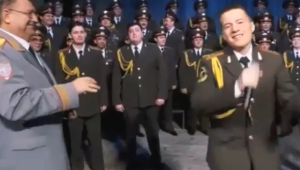 El Coro del Ejército de Moscú versión “Happy” (Video)