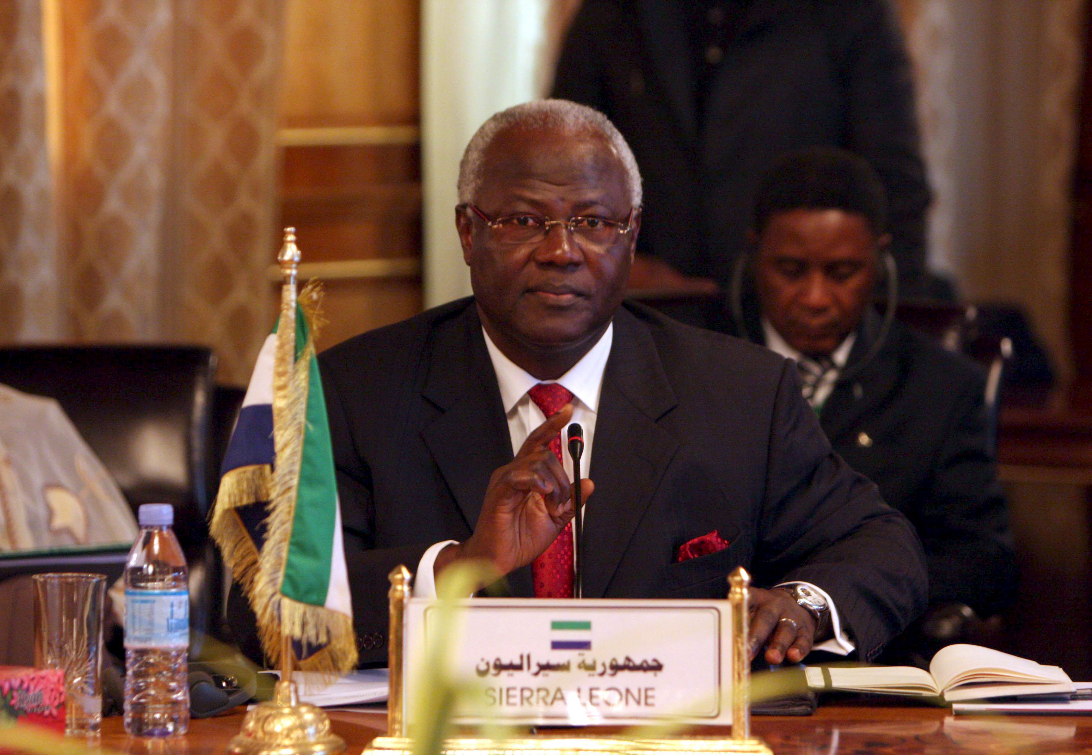 Presidente de Sierra Leona convoca a una semana de ayuno y oraciones por el ébola