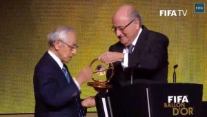 Periodista japonés Hiroshi Kagawa recibe el Premio Presidente FIFA