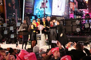 Así la pasó Jencarlos Canela bajando la bola de cristal en Times Square (Fotos)