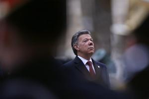Santos inicia visita oficial a Francia que dará “fuerte impulso” a las relaciones bilaterales