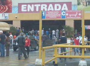 Sube la tensión en supermercados de Venezuela (Fotos)