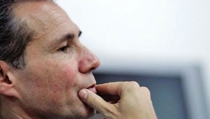 Difunden documentos hallados en caja fuerte del despacho de Nisman