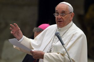 Papa Francisco pide cese de persecución a cristianos