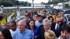 Impiden la visita de expresidentes Pastrana y Piñera a Leopoldo López (Fotos + video)