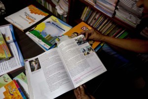 Imposible comprar libros de texto: Hasta 54 millones de bolívares cuesta una enciclopedia escolar
